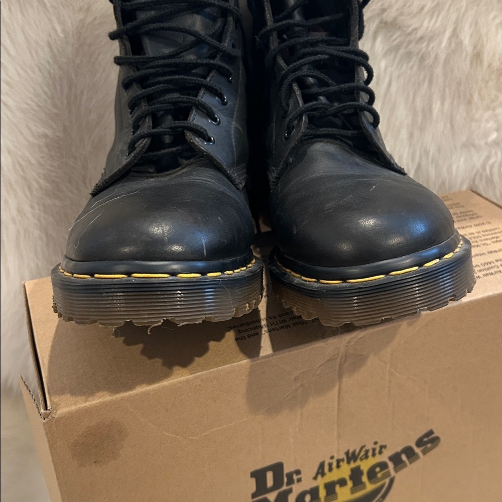Dr Martens 1460 WOMEN'S Smooth Leather Lace Up Boots - Picture 6 of 10